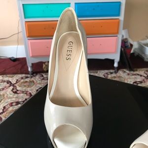 7M GUESS pumps 5 1/2 inch heel